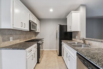 2219 Runnels St in Houston, TX - Foto de edificio - Building Photo