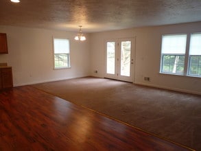 724 Greenlawn Rd in Ford City, PA - Foto de edificio - Building Photo