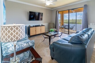 9731 Acqua Ct in Naples, FL - Foto de edificio - Building Photo