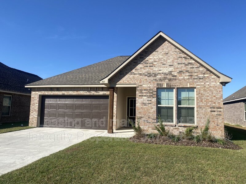 103 Tenor St in Youngsville, LA - Foto de edificio