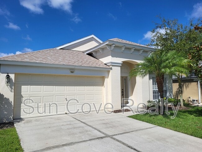 7607 Mariners Harbour Dr in Zephyrhills, FL - Building Photo - Building Photo