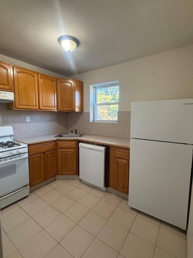 property at 160-10 75th Rd