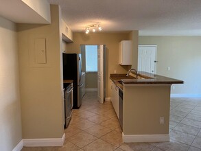 110 Yacht Club Way in Hypoluxo, FL - Foto de edificio - Building Photo