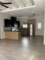 13 Ventura Ave in McAllen, TX - Building Photo