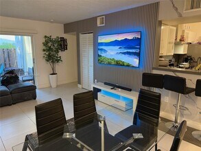 4744 NW 114th Ave, Unit 101 in Doral, FL - Building Photo - Building Photo