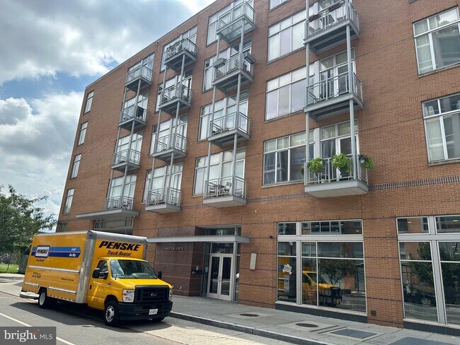 property at 1390 V St NW