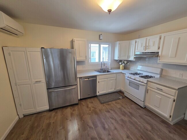 26 Rogers Ave, Unit 2