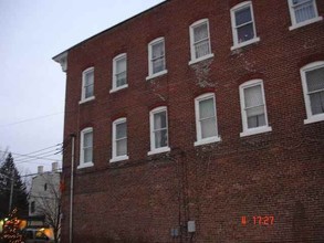 211 Main St in Salem, NY - Foto de edificio - Building Photo