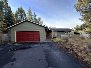 20915 SE King Hezekiah Way in Bend, OR - Building Photo - Building Photo