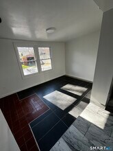 57 Wayne Dr in Plainville, CT - Building Photo - Building Photo