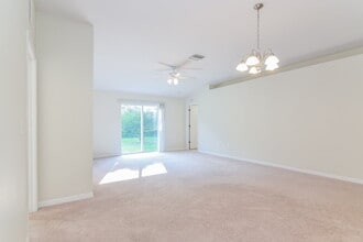 4013 Constantine Loop in Wesley Chapel, FL - Foto de edificio - Building Photo