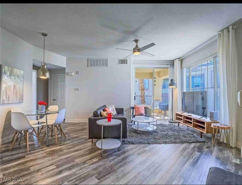 7111 Durango St in Las Vegas, NV - Building Photo
