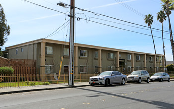 Tara Linda Manor Apartments in Concord, CA - Building Photo - Building Photo