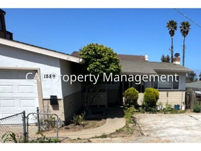 1589 Waring St in Seaside, CA - Building Photo - Building Photo