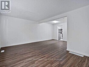 414 Stone Rd W in Guelph, ON - Building Photo - Building Photo