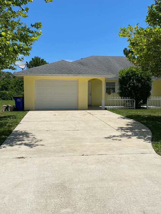 3321 India Palm Dr in Edgewater, FL - Foto de edificio - Building Photo