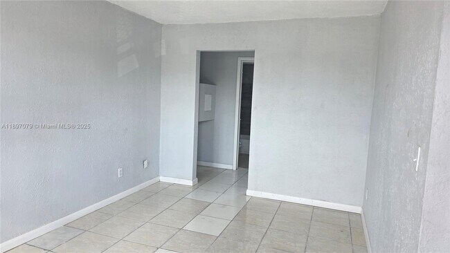 7001 NW 15th Ave in Miami, FL - Building Photo - Building Photo
