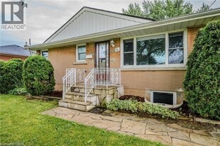 16 Huntington Ave in Hamilton, ON - Building Photo