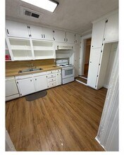 805 W Spring St in Weatherford, TX - Building Photo - Building Photo