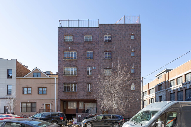 788 Kent Ave in Brooklyn, NY - Building Photo - Building Photo