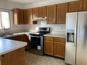 2377 S 400 W in Clearfield, UT - Foto de edificio - Building Photo