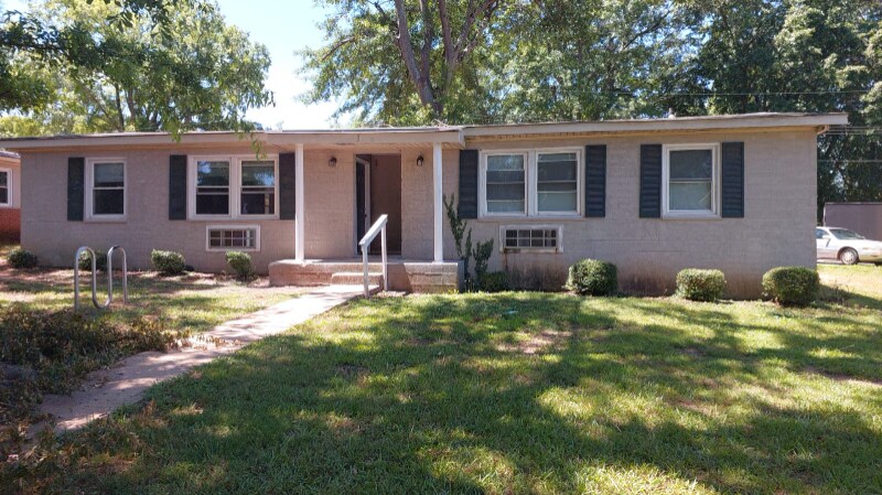 201 Chandler Dr in Gaffney, SC - Building Photo
