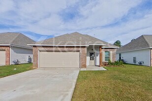 105 Salvat Dr in Lafayette, LA - Building Photo