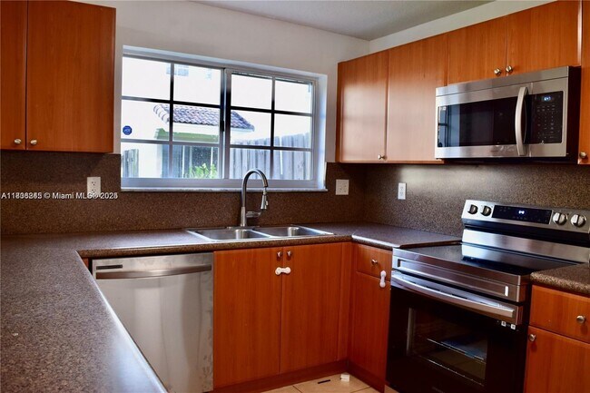 14162 SW 260th St in Homestead, FL - Foto de edificio - Building Photo