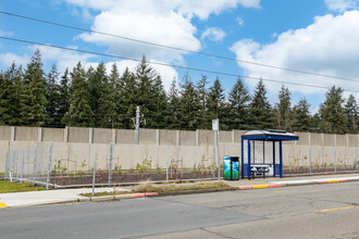 12301 5th Ave NE in Seattle, WA - Foto de edificio - Building Photo