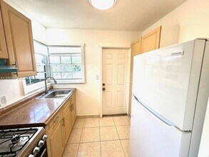 2101 Bay Dr in Miami, FL - Building Photo - Building Photo