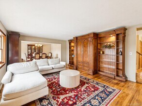 5 Linda Ct in Oyster Bay, NY - Building Photo - Building Photo