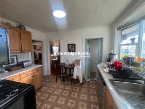 10 Townsend Rd, Unit 1B in Belmont, MA - Foto de edificio - Building Photo