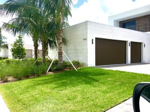 16580 Sunset Way in Weston, FL - Building Photo - Building Photo