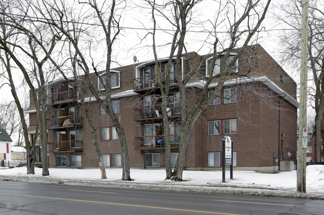 McArthur Apartments in Ottawa, ON - Building Photo - Building Photo