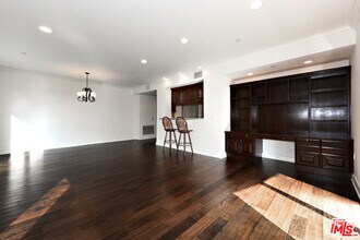 2347 Fox Hills Dr in Los Angeles, CA - Building Photo - Building Photo