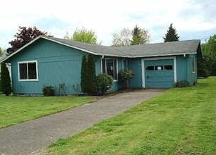 231 NW Sunny Dr in Dallas, OR - Building Photo - Building Photo