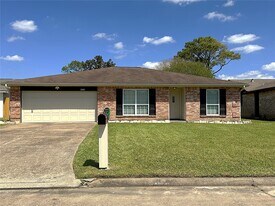 17119 Barcelona Dr in Friendswood, TX - Building Photo