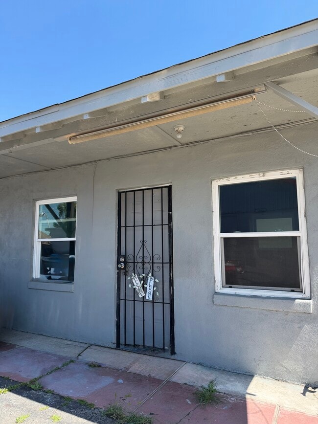 224 Park Ave, Unit 4 in Manteca, CA - Building Photo - Building Photo