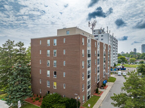 Vodden Apartments in Brampton, ON - Building Photo - Building Photo