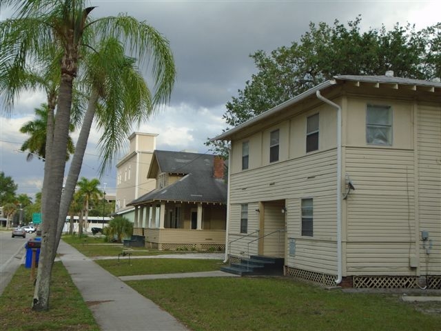 2138-2140 Victoria Ave in Ft. Myers, FL - Foto de edificio