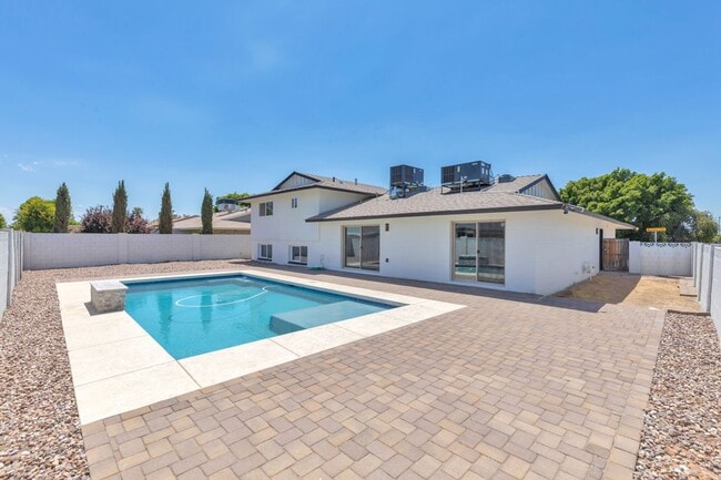 property at 1304 E Carter Dr