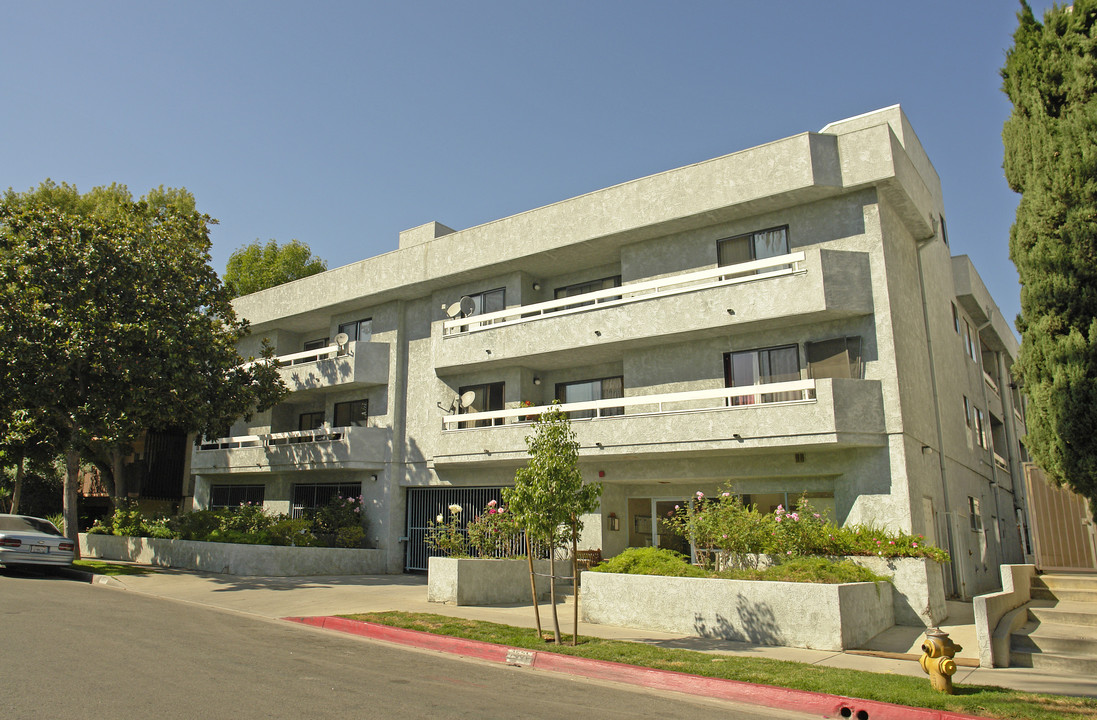 7531 Hampton Ave in Los Angeles, CA - Foto de edificio