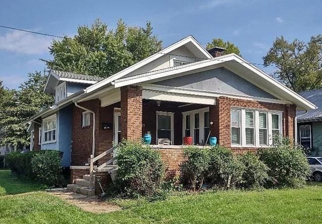 1023 W Columbia Ter in Peoria, IL - Building Photo - Building Photo