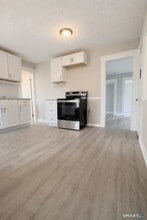 30 Cottage St in Bristol, CT - Building Photo - Building Photo