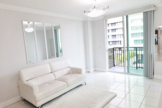 600 S Dixie Hwy, Unit 759 in West Palm Beach, FL - Foto de edificio - Building Photo