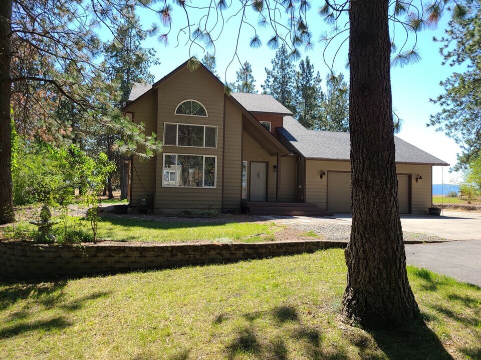 3850 Hayden Ave in Hayden, ID - Building Photo