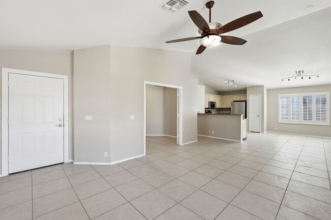 3331 W Via Del Sol Dr in Phoenix, AZ - Building Photo - Building Photo