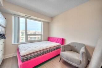 1 Uptown Dr in Markham, ON - Building Photo - Building Photo