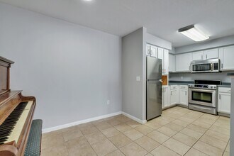 2801 Chancellorsville Dr, Unit 2801BARRINGTON PARK CONDO in Tallahassee, FL - Building Photo - Building Photo