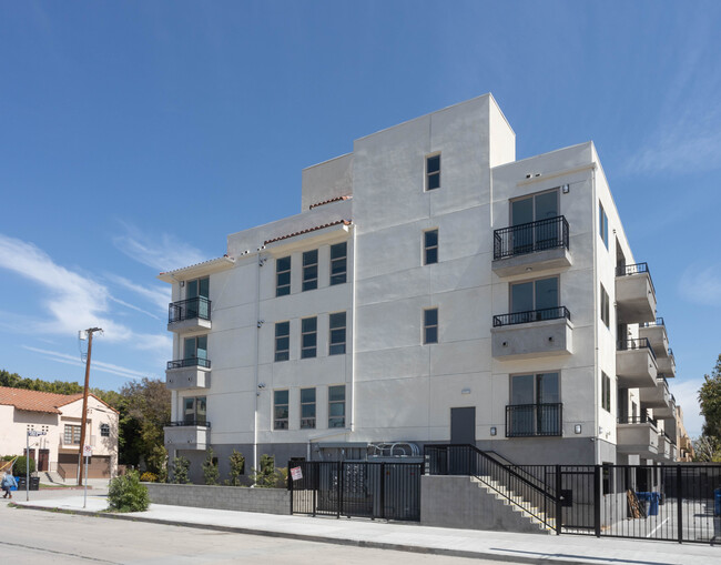 Peach Grove Apartments in North Hollywood, CA - Building Photo - Building Photo